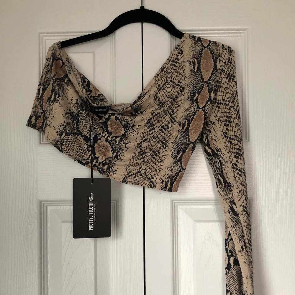 Pretty Little Thing crop top